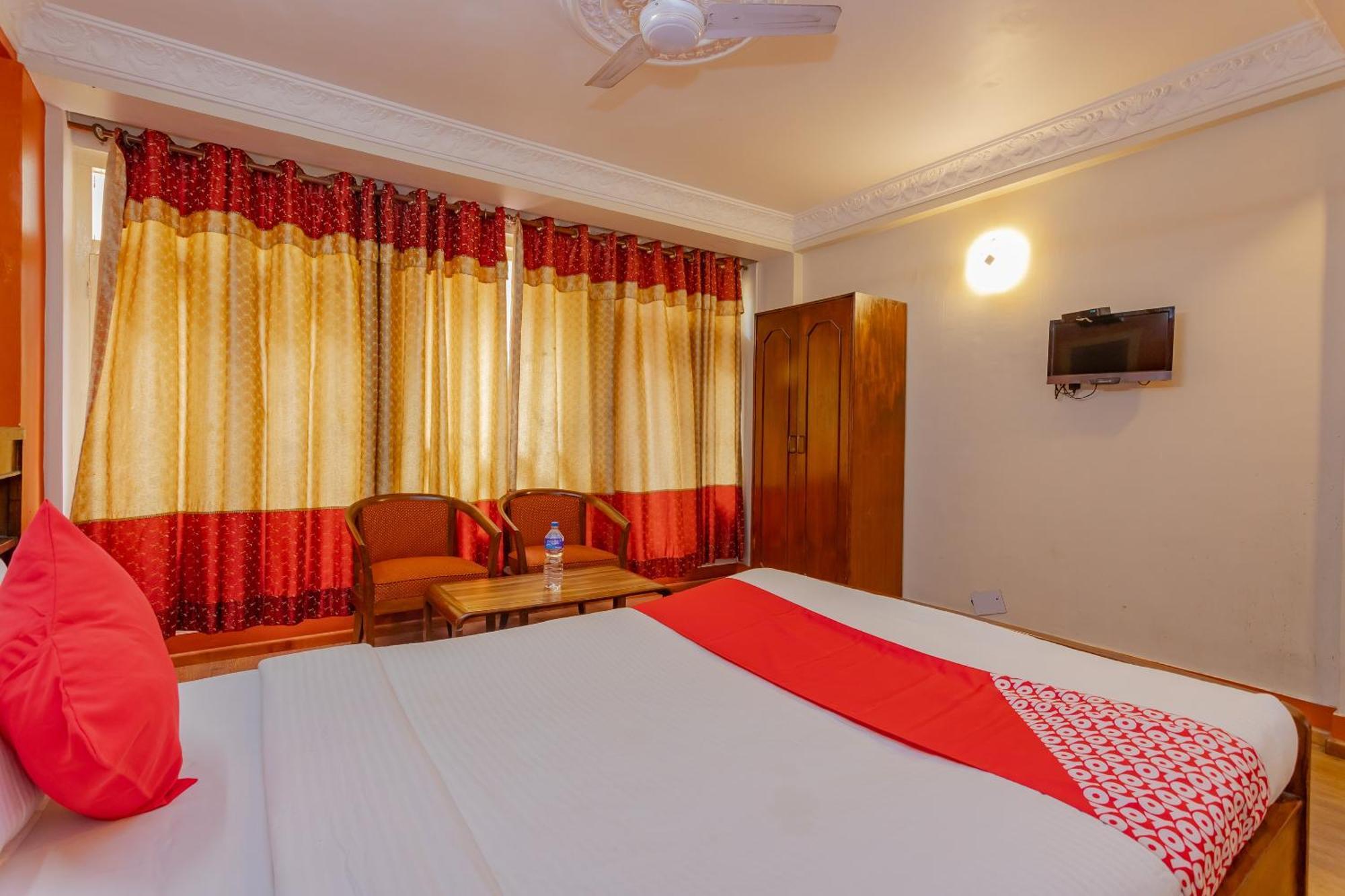 Oyo 795 Hotel Holiday Inn Katmandou Extérieur photo