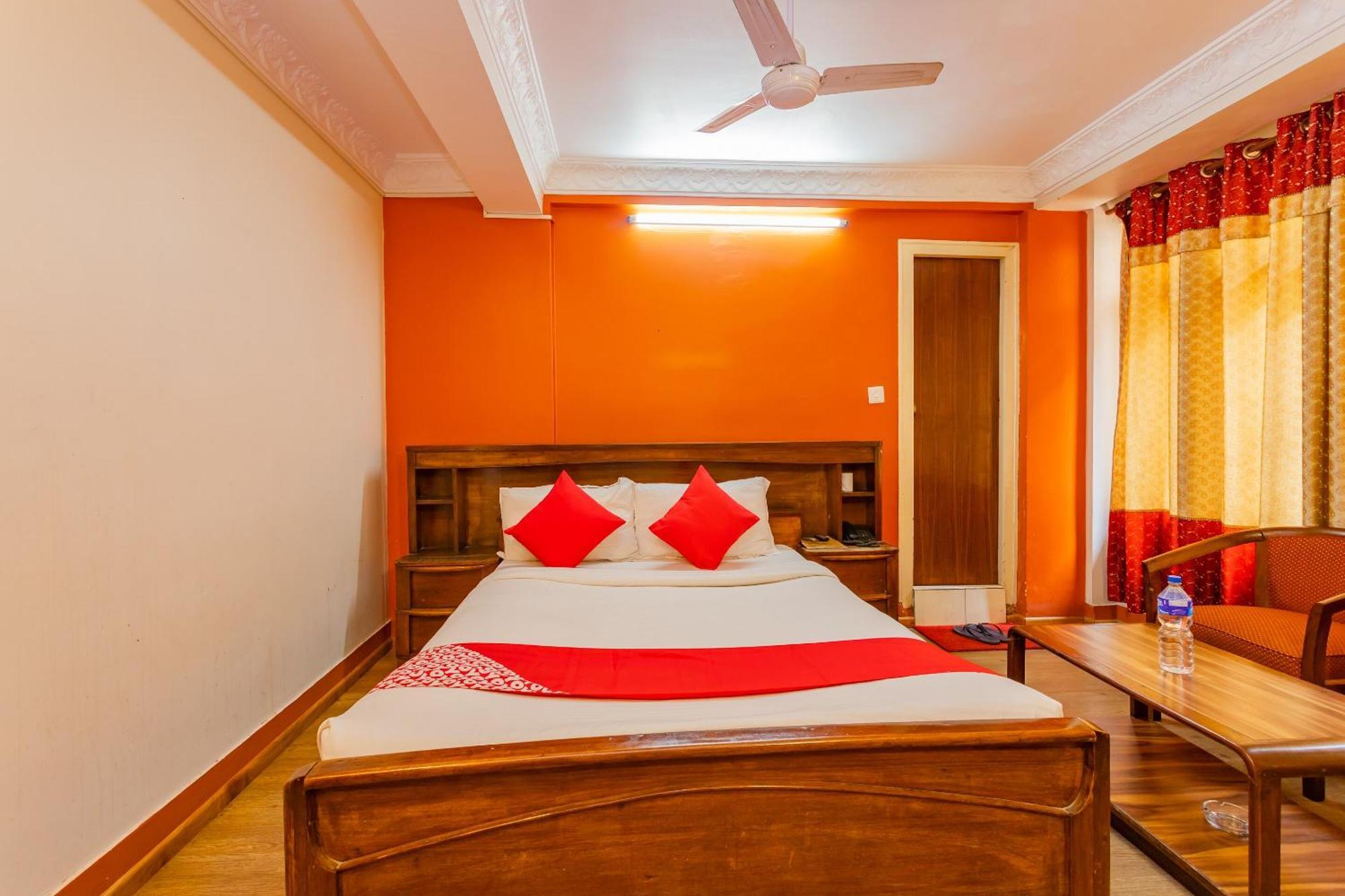 Oyo 795 Hotel Holiday Inn Katmandou Extérieur photo
