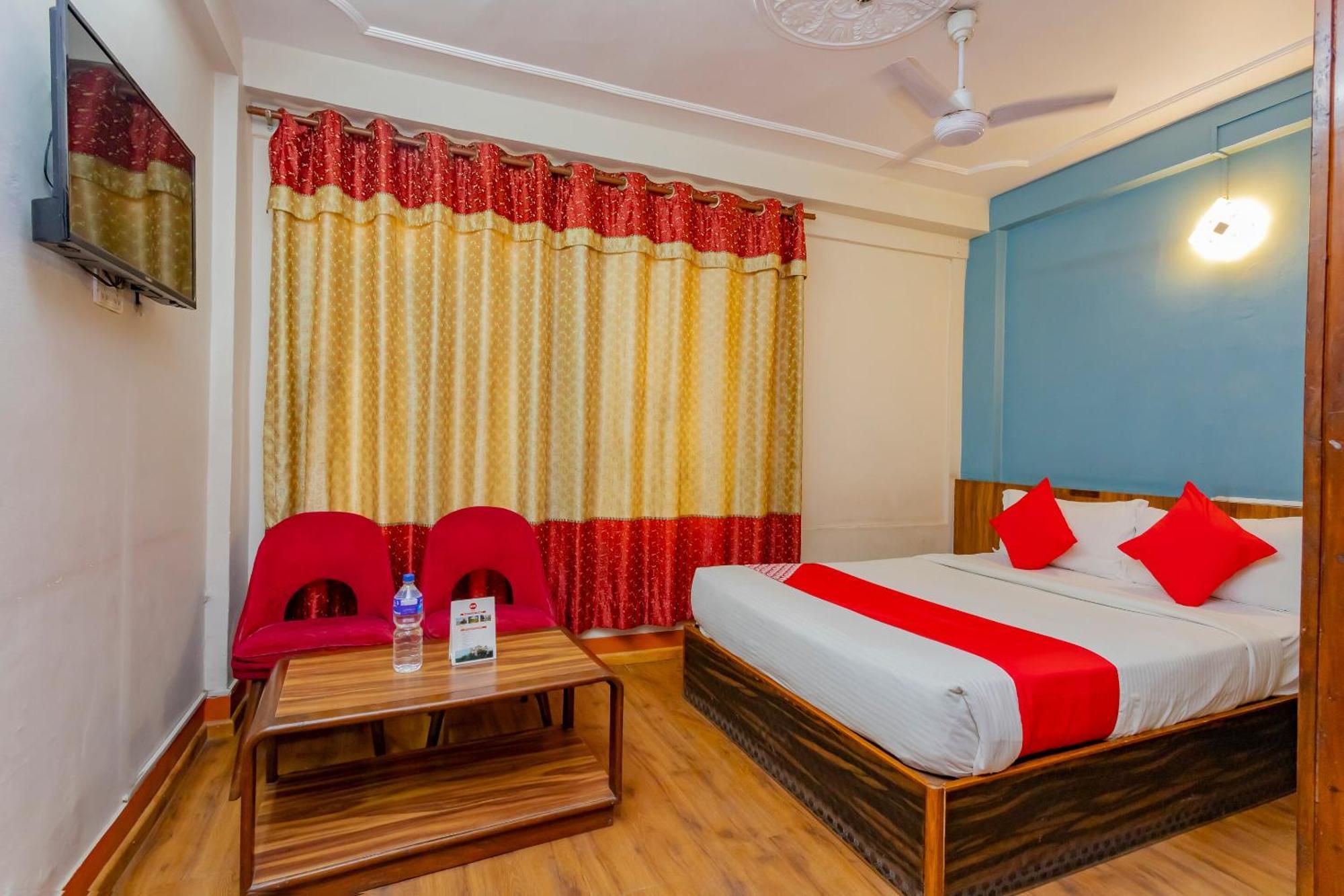 Oyo 795 Hotel Holiday Inn Katmandou Extérieur photo